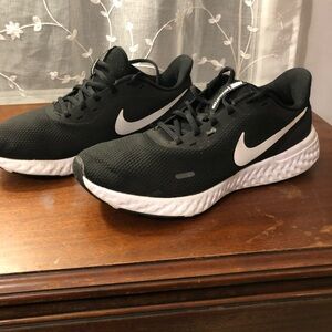 Women’s size 9 Nikes